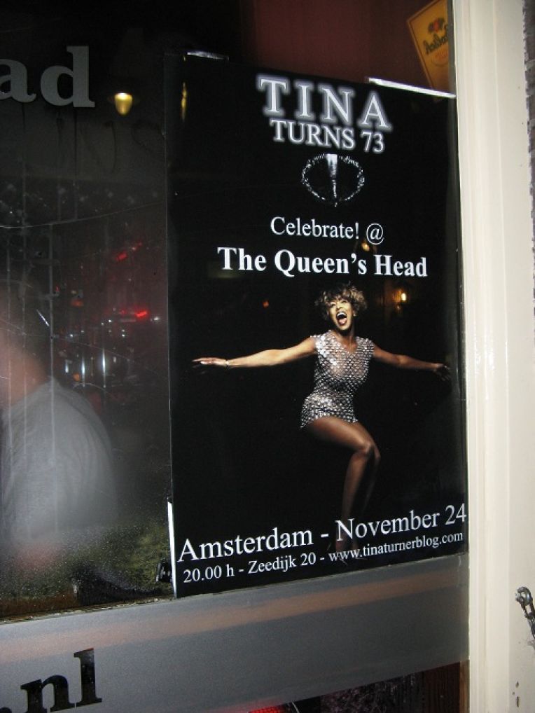 Tina Turner birthday fan party 2012 (8)